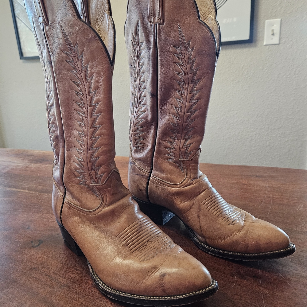 RARE Find Vintage Tony Lama Tan Boots w/turquoise Stitching. Mens Size 10.5